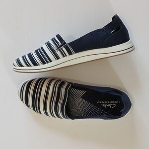 •CLARKS• "Cloudsteppers" Super Comfy Navy and White Striped Slip-On Flats